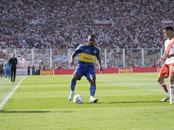 Revelaron la millonaria cifra que Boca le pidió a Alianza Lima por Luis Advíncula