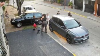 asalto relampago en bernal: una banda de menores robo un auto frente a una familia asalto relampago en bernal: una banda de menores robo un auto frente a una familia