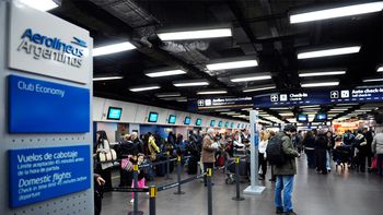 conficto en aeroparque por reclamos de aeronavegantes conficto en aeroparque por reclamos de aeronavegantes