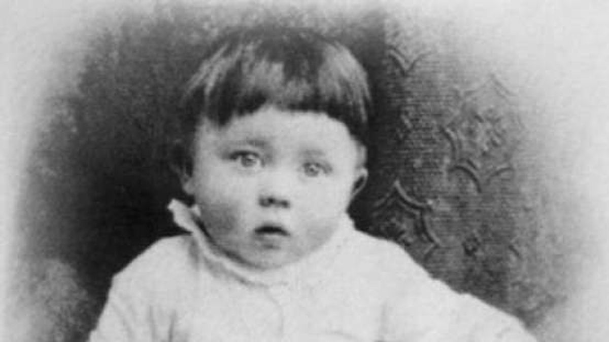 Sacan estampilla con la cara de Hitler de niño
