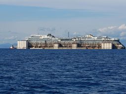 dos anos despues, llega a puerto el costa concordia dos anos despues, llega a puerto el costa concordia