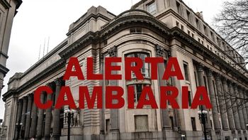 Alerta cambiaria: obligarán a los bancos a advertir sobre los riesgos de ahorrar en dólares Alerta cambiaria: obligarán a los bancos a advertir sobre los riesgos de ahorrar en dólares