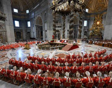 Los cardenales celebraron la misa por la elección del nuevo papa