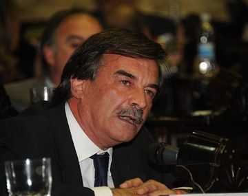 Es mejor convocar a un gran acuerdo opositor que ser una adhesión a Macri