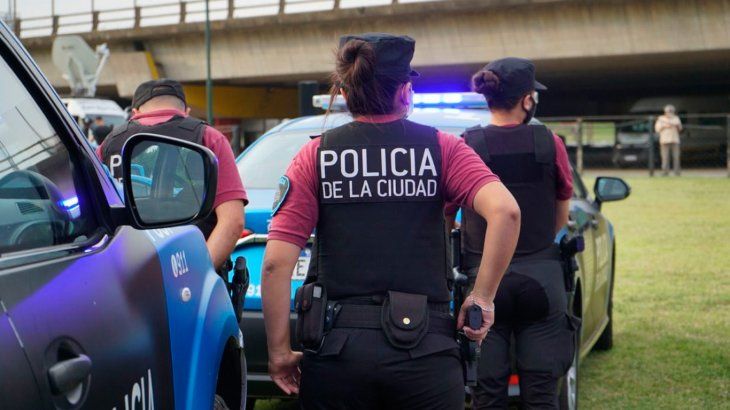 Proponen que los policías no porten armas cuando están fuera de servicio