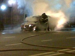 Susto en San Cristóbal por el incendio de un taxi