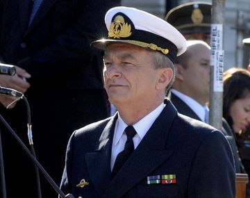 El jefe de la Armada sufrió un infarto y permanece internado