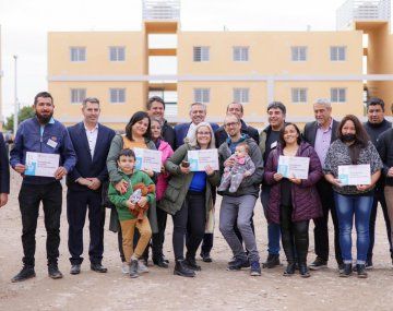 Alberto Fernández entregó viviendas del Barrio Covicir de Neuquén