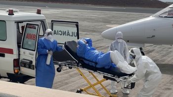 Evacúan a tres personas de crucero afectado por hantavirus Evacúan a tres personas de crucero afectado por hantavirus