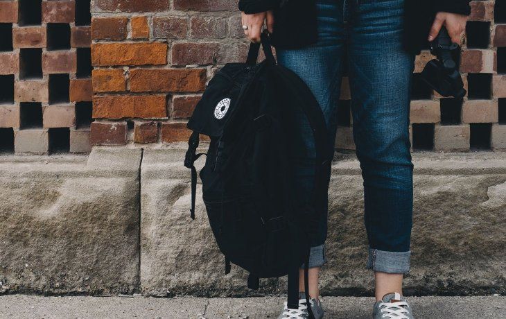 Llegó el final de las mochilas: las versiones con pantallas LED son el boom de 2025