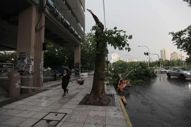 A más de un día del temporal, parte del conurbano sigue sin luz