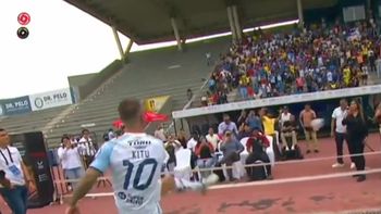 el blooper de kitu diaz en ecuador: el insolito momento en su presentacion en guayaquil city el blooper de kitu diaz en ecuador: el insolito momento en su presentacion en guayaquil city