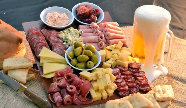 ¿Cuánto cuesta comer una picada en un lugar turístico en temporada alta?