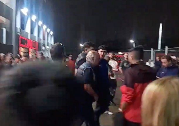 Tensión en Independiente tras la eliminación en la Copa de la Liga: insultos cara a cara a Néstor Grindetti
