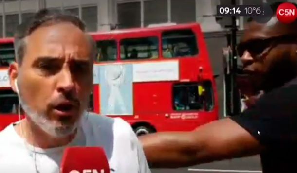 Agredieron al periodista Danny Miche en vivo durante un móvil con C5N