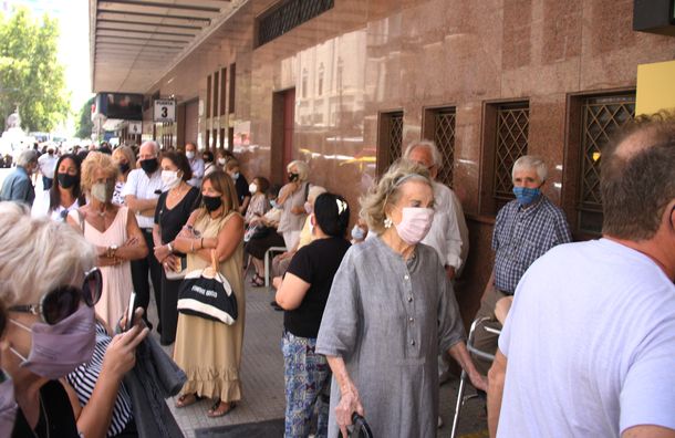Denunciaron a Larreta y a Quirós por el descontrol y el caos en los centros de vacunación
