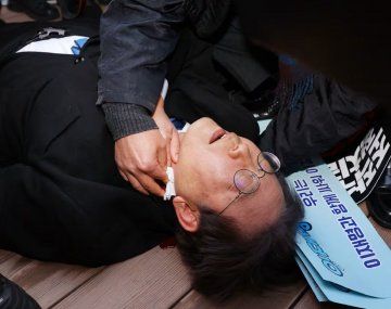 Apuñalaron en el cuello al líder de la oposición en Corea del Sur