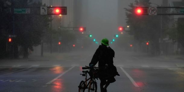 Huracán Milton tocó tierra en Florida con lluvias y ráfagas de casi 200 km por hora