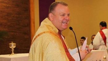 insolito: un sacerdote aposto el dinero destinado para los refugiados y lo perdio insolito: un sacerdote aposto el dinero destinado para los refugiados y lo perdio