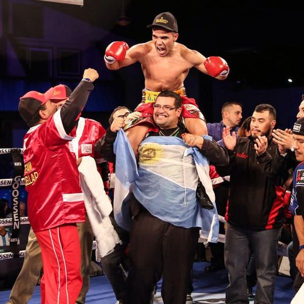 Cuellar fue una aplanadora y retuvo su título interino AMB