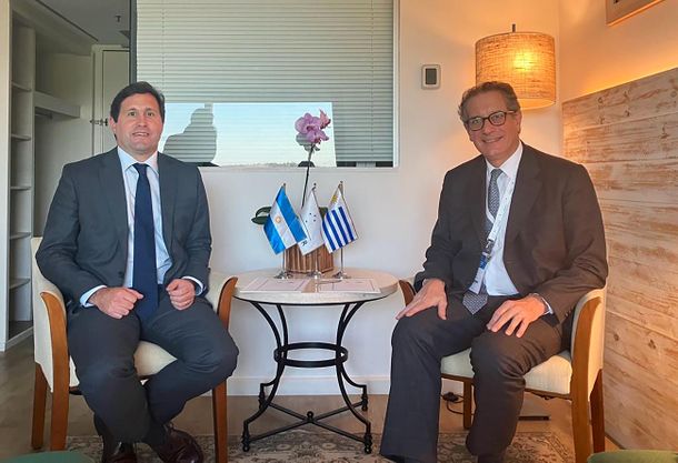 El BCU firmó una Carta de Intención para reducir los costos de operativos de comercio en monedas locales con Argentina.