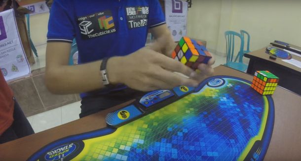 Un chico de 20 años logró marcar en nuevo récord mundial de armado de Cubo Rubik