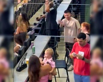 Lionel Messi continúa con la bota ortopédica