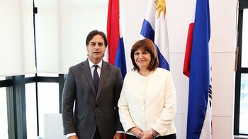 Patricia Bullrich reconoció que en caso de ser la futura presidenta de la Argentina, le gustaría caminar entre la gente, como lo hace Luis Lacalle Pou. Patricia Bullrich reconoció que en caso de ser la futura presidenta de la Argentina, le gustaría caminar entre la gente, como lo hace Luis Lacalle Pou.