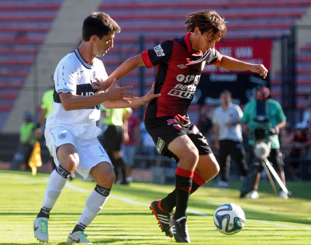 El puntero Colón igualó ante Gimnasia y no pudo escaparse en lo alto