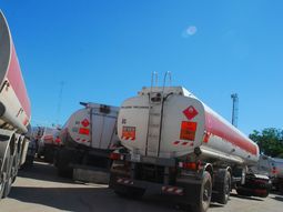 Advierten que faltará combustible por el trabajo a reglamento de camioneros