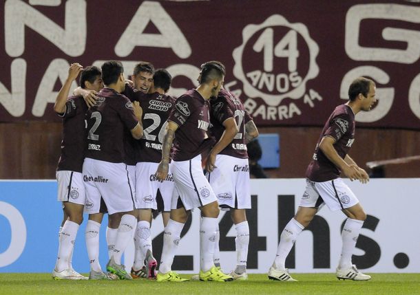 Lanús aplastó a Belgrano en el Sur y avanzó de ronda en la Copa Sudamericana
