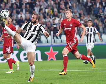 El Pipa volvió al gol por Champions League