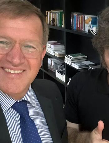 Eduardo Serenellini junto a Javier Milei.