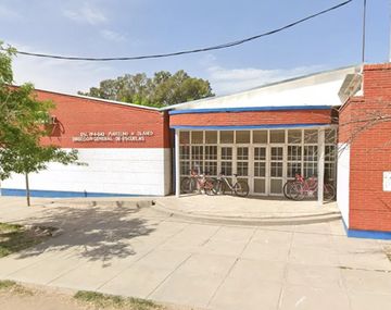 Evacuaron la escuela de Mendoza donde una alumna se atrincheró con un arma