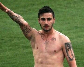 Lo expulsaron porque hizo el saludo nazi