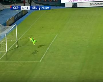 Escándalo en Paraguay: a Cerro Porteño le hicieron un gol fantasma que sólo el línea vio