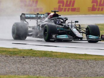 Hamilton se despistó en Imola y casi queda fuera