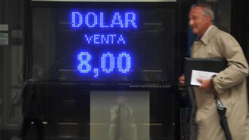 tras el anuncio de la autorizacion para comprar dolares, el oficial cerro a $8 tras el anuncio de la autorizacion para comprar dolares, el oficial cerro a $8