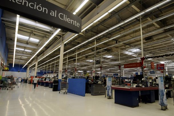 Continúa baja la venta en shoppings y supermercados