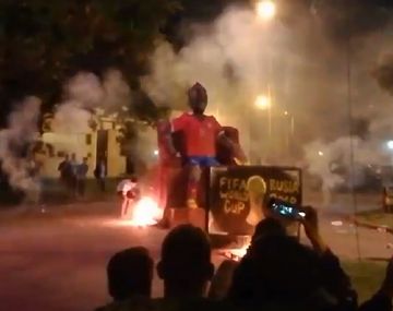 El muñeco de Vidal, a punto de arder