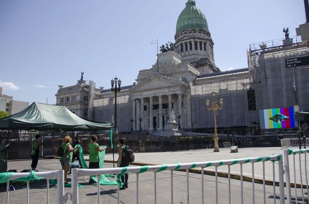 Diputados debate la legalización del aborto y del Plan de los 1000 días