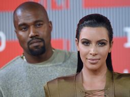 Kim Kardashian le pidió el divorcio a Kanye West Kim Kardashian le pidió el divorcio a Kanye West