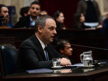 Manuel Adorni en el Congreso durante su informe de gestión.