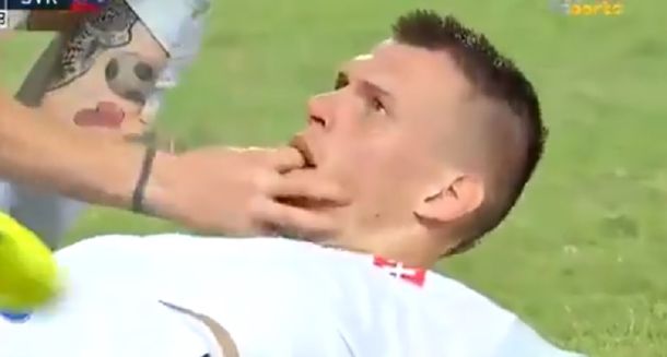 ¡Dramático! Un jugador le salvó la vida a otro tras un pelotazo que lo dejó inconsciente