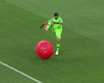 Alisson y el globo, protagonistas del cuarto día del Mundial