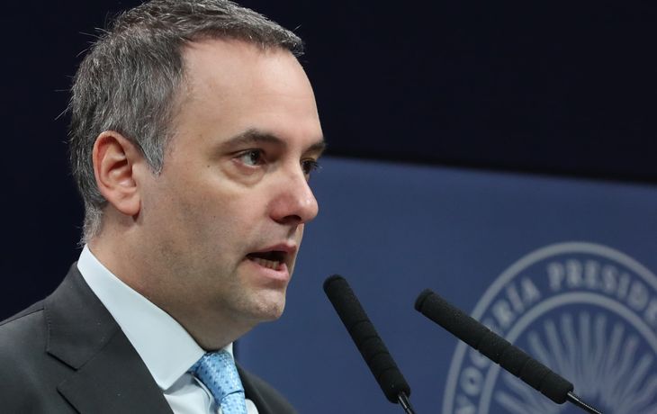 Manuel Adorni gastó $14 millones en muebles para su departamento de Caballito