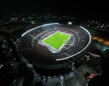 River ganó pero un futbolista tuvo un mal primer tiempo y la gente perdió la paciencia