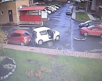 El conductor más torpe del mundo: chocó tres veces en tan solo un minuto