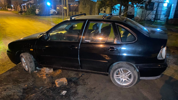 Los sospechosos intentaron escapar pero fueron perseguidos por la policía Los sospechosos intentaron escapar pero fueron perseguidos por la policía