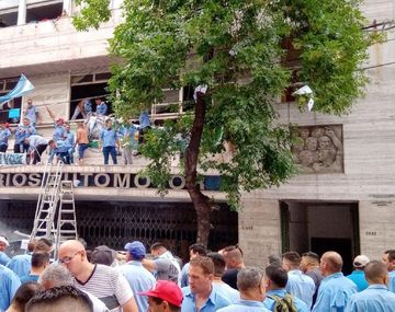 Máxima tensión en la sede de la Unión Tranviarios Automotor